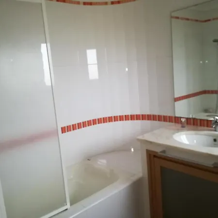 Casa Lusa - Vila Privada Com Piscina 招待所 拉哥斯